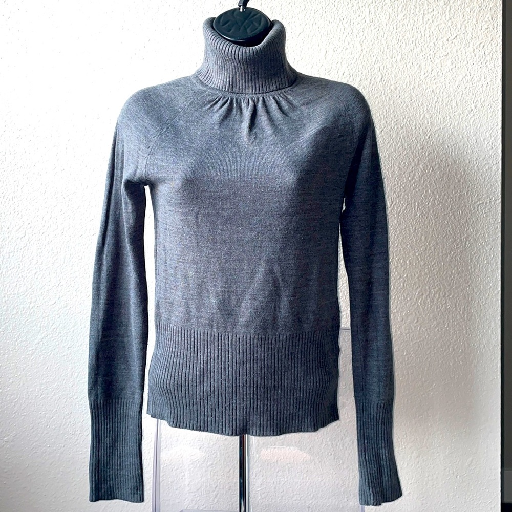 Take out turtleneck sweater small, gray